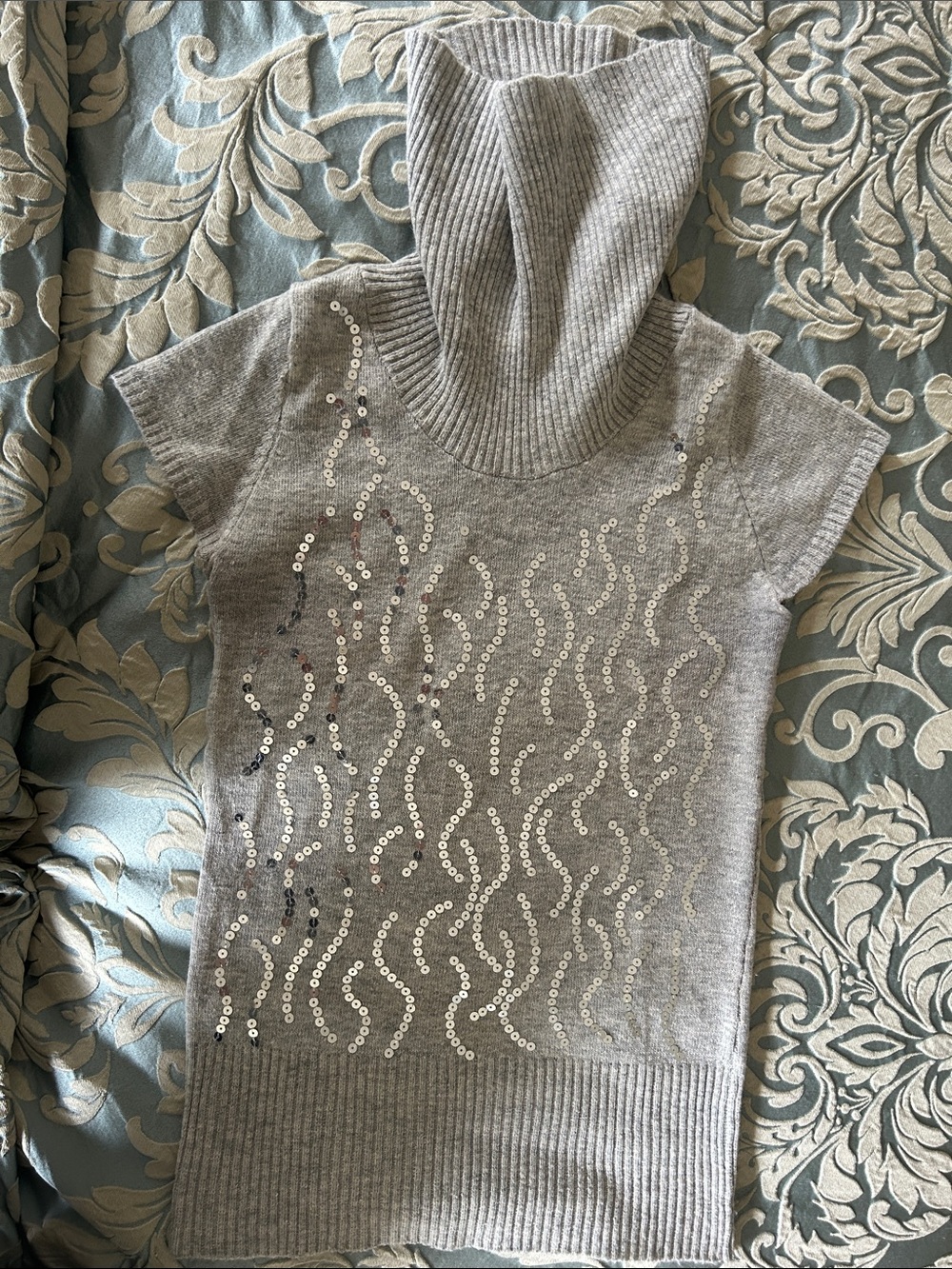 Sequin-Embellished Gray Short Sleeve Turtleneck Sweater